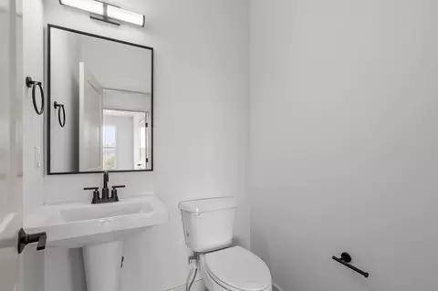Bath - 1634 S Pinecone Path, Springfield, MO 65809 photo 2 of 5
