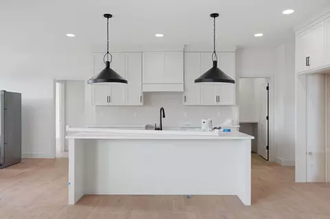 Kitchen - 1634 S Pinecone Path, Springfield, MO 65809 photo 2 of 2
