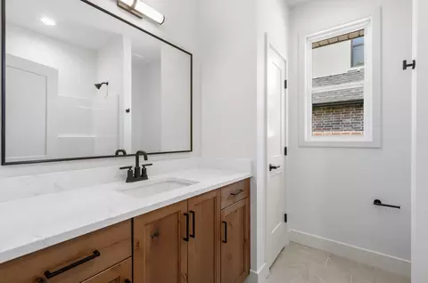 Bath - 1634 S Pinecone Path, Springfield, MO 65809 photo 3 of 5