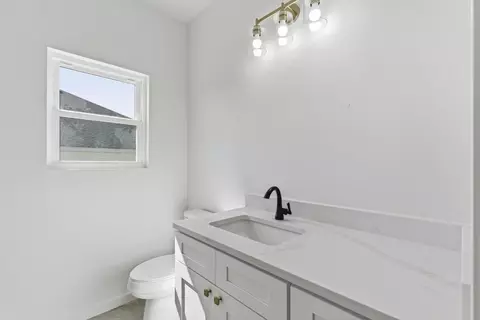 Bath - 148 E Kelce Ln, Republic, MO 65738 photo 2 of 4