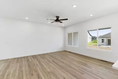 Living - 148 E Kelce Ln, Republic, MO 65738 photo 3 of 5