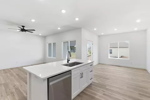 Living - 148 E Kelce Ln, Republic, MO 65738 photo 5 of 5