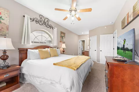 Bedroom - 1069 Golf Dr #6, Branson West, MO 65737 photo 2 of 6