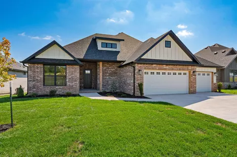 Exterior - 1626 S Pinecone Path, Springfield, MO 65809 photo 2 of 6