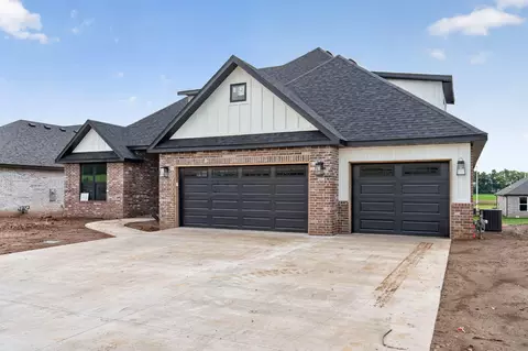 Exterior - 1626 S Pinecone Path, Springfield, MO 65809 photo 4 of 6