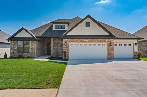 1626 S Pinecone Path, Springfield, MO 65809