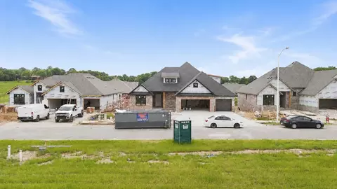 Exterior - 1626 S Pinecone Path, Springfield, MO 65809 photo 2 of 4