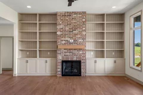 Living - 1626 S Pinecone Path, Springfield, MO 65809 photo 4 of 6