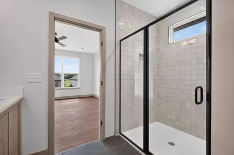 Bath - 1626 S Pinecone Path, Springfield, MO 65809 photo 2 of 4