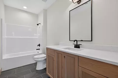 Bath - 1626 S Pinecone Path, Springfield, MO 65809 photo 4 of 4