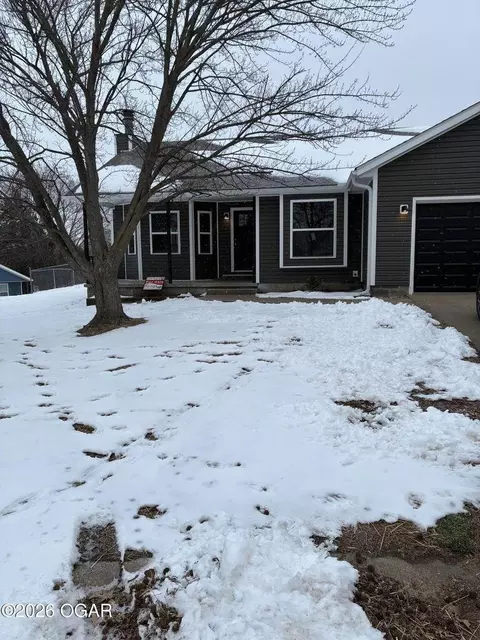 735 Crockett Dr, Webb City, MO 64870