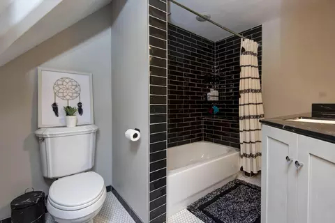Bath - 1435 E Walnut St, Springfield, MO 65802 photo 5 of 5