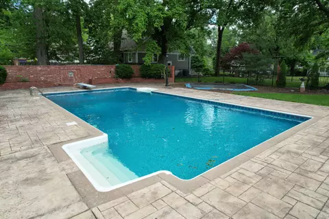 Exterior - 1435 E Walnut St, Springfield, MO 65802 photo 20 of 34