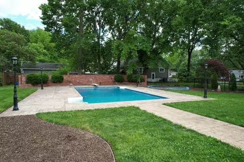 Exterior - 1435 E Walnut St, Springfield, MO 65802 photo 19 of 34