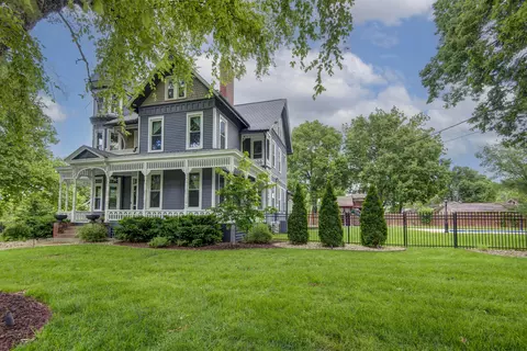 Exterior - 1435 E Walnut St, Springfield, MO 65802 photo 10 of 34