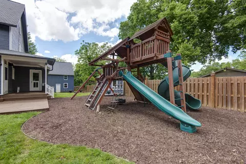 Exterior - 1435 E Walnut St, Springfield, MO 65802 photo 21 of 34
