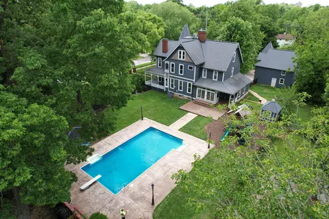 Exterior - 1435 E Walnut St, Springfield, MO 65802 photo 17 of 34