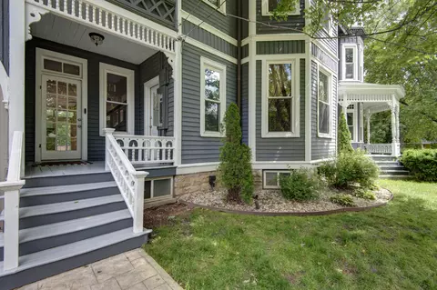 Exterior - 1435 E Walnut St, Springfield, MO 65802 photo 15 of 34