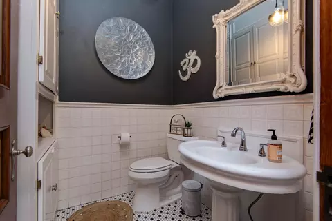 Bath - 1435 E Walnut St, Springfield, MO 65802 photo 1 of 5