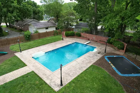 Exterior - 1435 E Walnut St, Springfield, MO 65802 photo 18 of 34