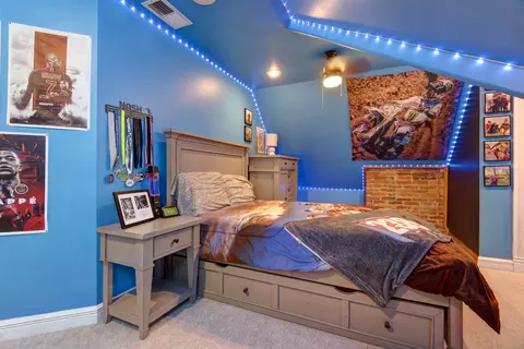 Bedroom - 1435 E Walnut St, Springfield, MO 65802 photo 4 of 6