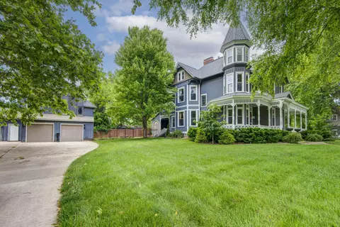 Exterior - 1435 E Walnut St, Springfield, MO 65802 photo 8 of 34
