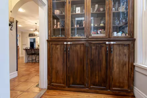 Entry Way - 1435 E Walnut St, Springfield, MO 65802 photo 5 of 9