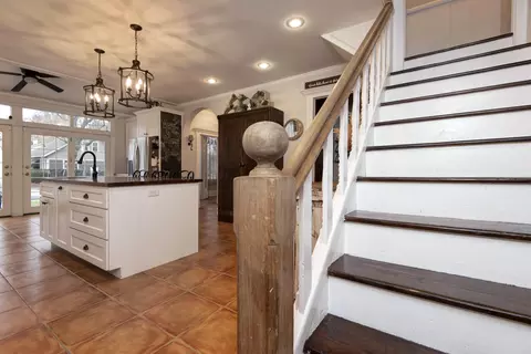 Entry Way - 1435 E Walnut St, Springfield, MO 65802 photo 4 of 9