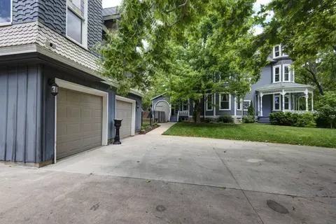 Exterior - 1435 E Walnut St, Springfield, MO 65802 photo 25 of 34