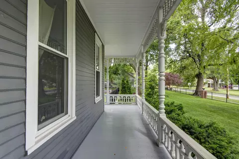 Exterior - 1435 E Walnut St, Springfield, MO 65802 photo 13 of 34