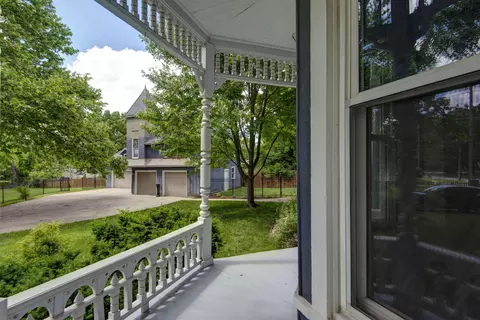 Exterior - 1435 E Walnut St, Springfield, MO 65802 photo 12 of 34