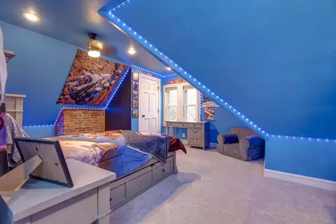Bedroom - 1435 E Walnut St, Springfield, MO 65802 photo 5 of 6