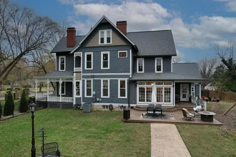 Exterior - 1435 E Walnut St, Springfield, MO 65802 photo 31 of 34