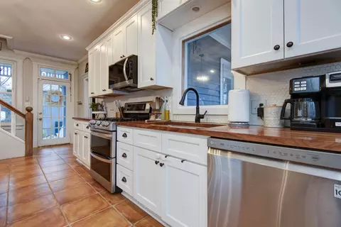 Kitchen - 1435 E Walnut St, Springfield, MO 65802 photo 4 of 4
