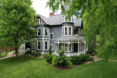 Exterior - 1435 E Walnut St, Springfield, MO 65802 photo 6 of 34