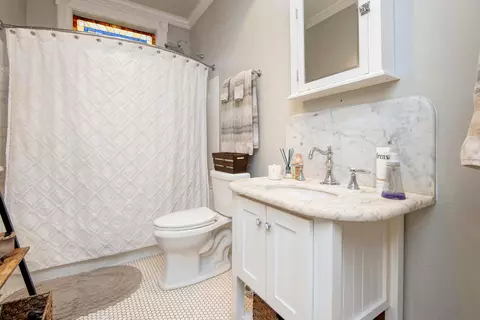 Bath - 1435 E Walnut St, Springfield, MO 65802 photo 4 of 5