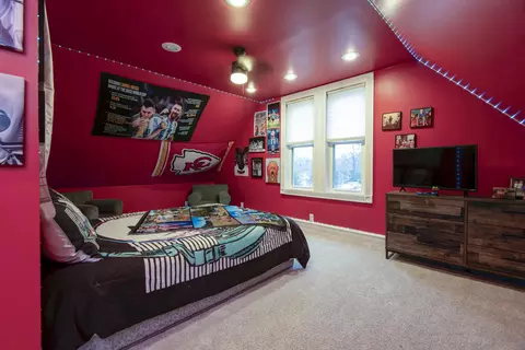 Bedroom - 1435 E Walnut St, Springfield, MO 65802 photo 6 of 6