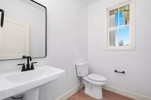 Bath - 1608 S Pinecone Path, Springfield, MO 65809 photo 3 of 5