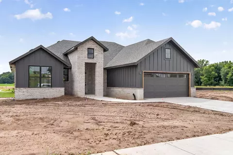Exterior - 1608 S Pinecone Path, Springfield, MO 65809 photo 2 of 3