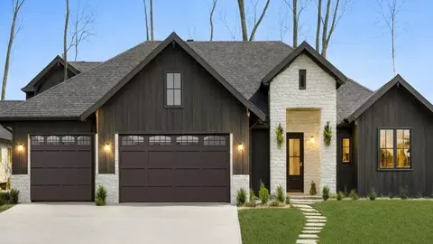 1608 S Crepe Myrtle Ln, Springfield, MO 65809