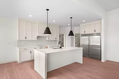 Kitchen - 1608 S Pinecone Path, Springfield, MO 65809 photo 2 of 2