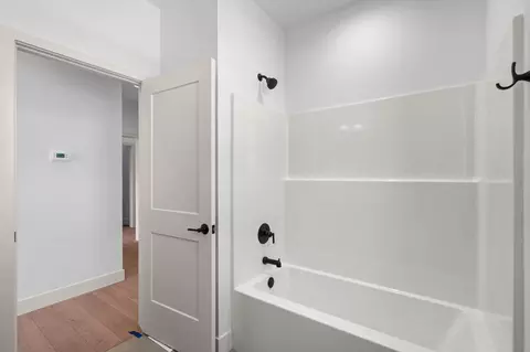 Bath - 1608 S Pinecone Path, Springfield, MO 65809 photo 5 of 5