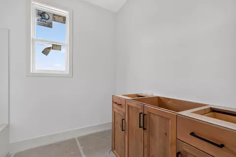 Bath - 1608 S Pinecone Path, Springfield, MO 65809 photo 1 of 1