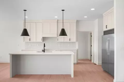 Kitchen - 1608 S Pinecone Path, Springfield, MO 65809 photo 1 of 2