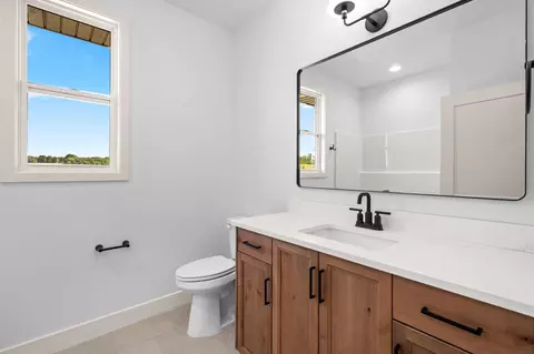 Bath - 1608 S Pinecone Path, Springfield, MO 65809 photo 4 of 5
