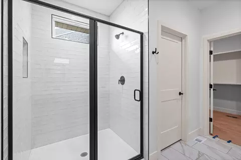 Bath - 1608 S Pinecone Path, Springfield, MO 65809 photo 2 of 5