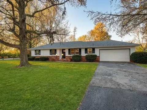 701 Hillcrest Ave, Nixa, MO 65714