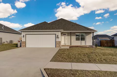 692 N Jozlynn Ave, Republic, MO 65738