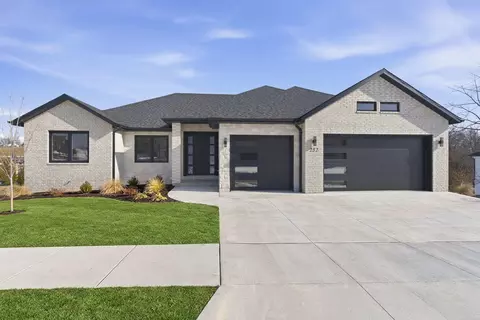 252 S Hickory Hills Blvd, Springfield, MO 65802 photo 1