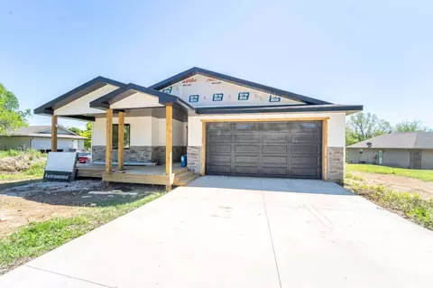 308 Hughes Rd, Willard, MO 65781